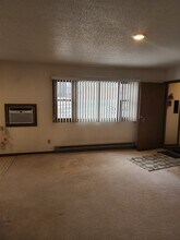 1490 Tower Dr, Unit 2 in Dubuque, IA - Building Photo - Building Photo