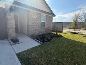 523 Robin Ct in Angleton, TX - Building Photo - Building Photo