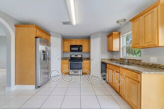 3170 Santa Cruz Dr in Kissimmee, FL - Building Photo - Building Photo