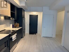 395 Dundas St W in Oakville, ON - Building Photo - Building Photo