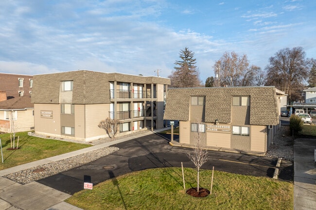 University Area Housing - Collegewood Place in Spokane, WA - Foto de edificio - Building Photo
