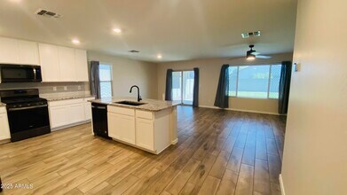 17461 W Molly Ln in Surprise, AZ - Building Photo - Building Photo