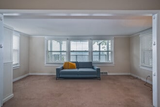 1 N Maple Ave in Fox Lake, IL - Building Photo - Building Photo