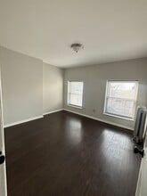 5 Elm St, Unit 3 in Newark, NJ - Foto de edificio - Building Photo