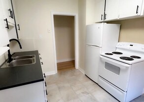 1000 O'Connor Dr in Toronto, ON - Building Photo