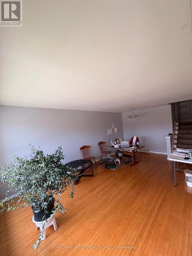 9 Syracuse Crescent in Toronto, ON - Building Photo - Building Photo