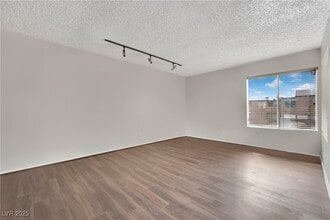 1417 Hialeah Dr in Las Vegas, NV - Building Photo - Building Photo
