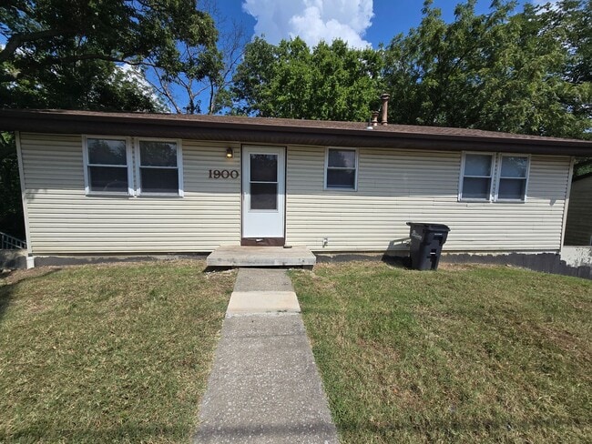 property at 1900-1902-1902 N Creasy Springs Rd