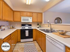 736 W Jasmine Cir in Santa Rosa, CA - Building Photo - Building Photo