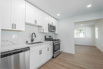 3923 Delta St in San Diego, CA - Building Photo - Building Photo