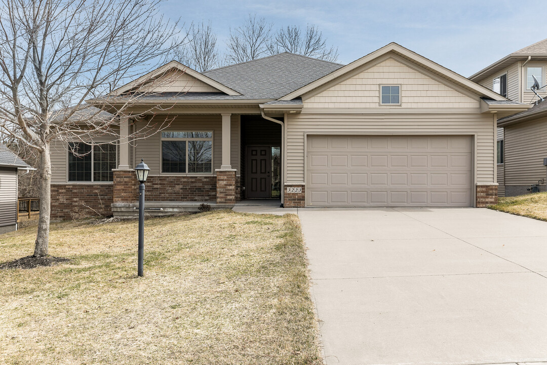 3223 Kelsey Ln in Coralville, IA - Building Photo