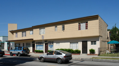 The Rivera in Huntington Park, CA - Foto de edificio - Building Photo