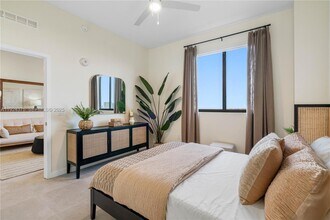 16395 Biscayne Blvd in North Miami Beach, FL - Building Photo - Building Photo