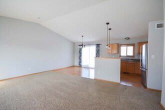 5933 Crown Ln NW in Rochester, MN - Building Photo - Building Photo