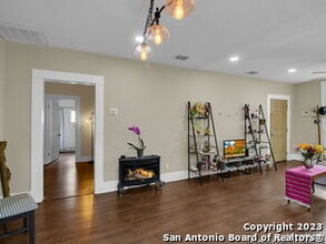 713 Aransas Ave in San Antonio, TX - Building Photo - Building Photo