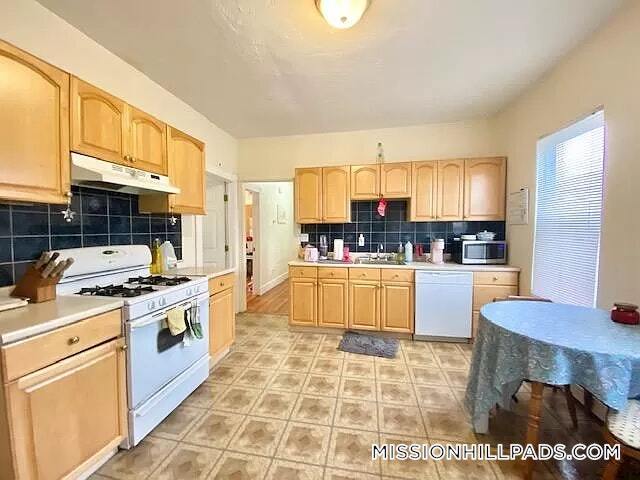 34 Darling St in Boston, MA - Foto de edificio - Building Photo