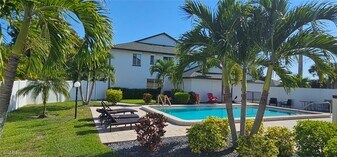 1519 Cape Coral Pkwy W in Cape Coral, FL - Building Photo