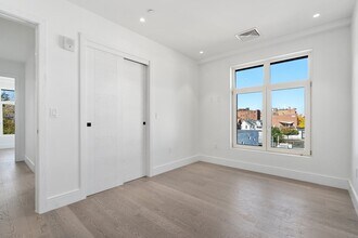 65 Walnut St, Unit 2 in Brookline, MA - Foto de edificio - Building Photo