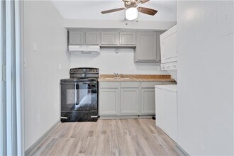 968 Sexton Dr in Stone Mountain, GA - Building Photo - Building Photo