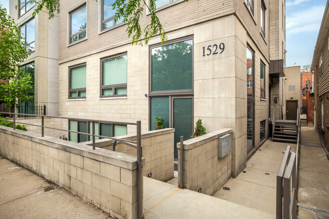 1529 W Chestnut St in Chicago, IL - Building Photo - Building Photo