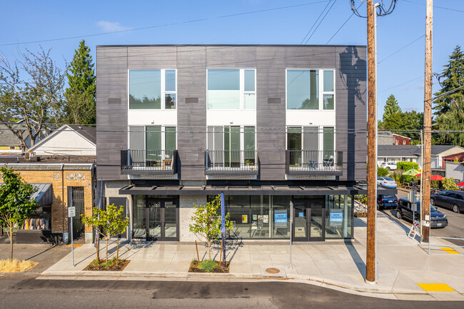 Nehalem 13 in Portland, OR - Foto de edificio - Building Photo