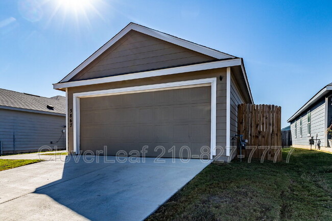 5867 Coahulia Rdg in Seguin, TX - Building Photo - Building Photo