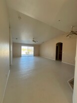 6736 Mt Lassen Ave in Joshua Tree, CA - Building Photo