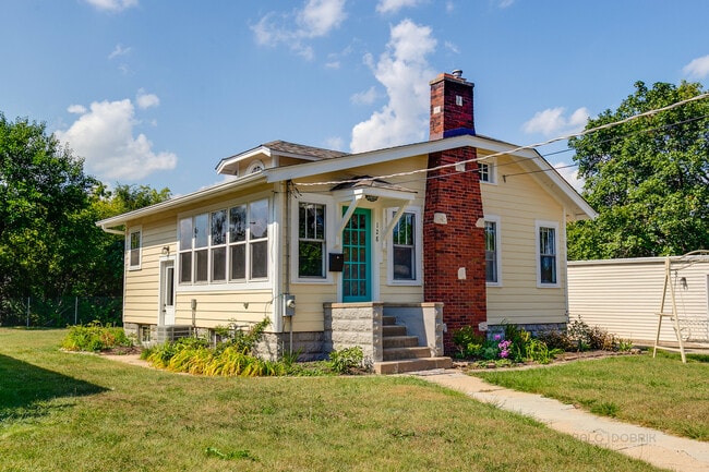 128 Grant St in Barrington, IL - Building Photo - Building Photo