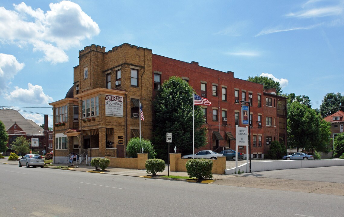 1133 Market St in Parkersburg, WV - Building Photo