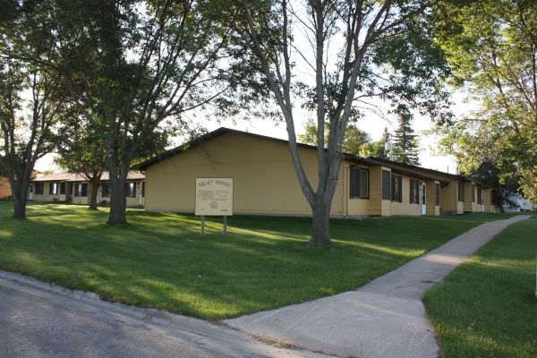 Valley Manor Apartments in Cooperstown, ND - Building Photo