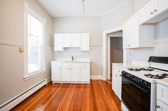 21 Day Ave in Westfield, MA - Building Photo - Building Photo