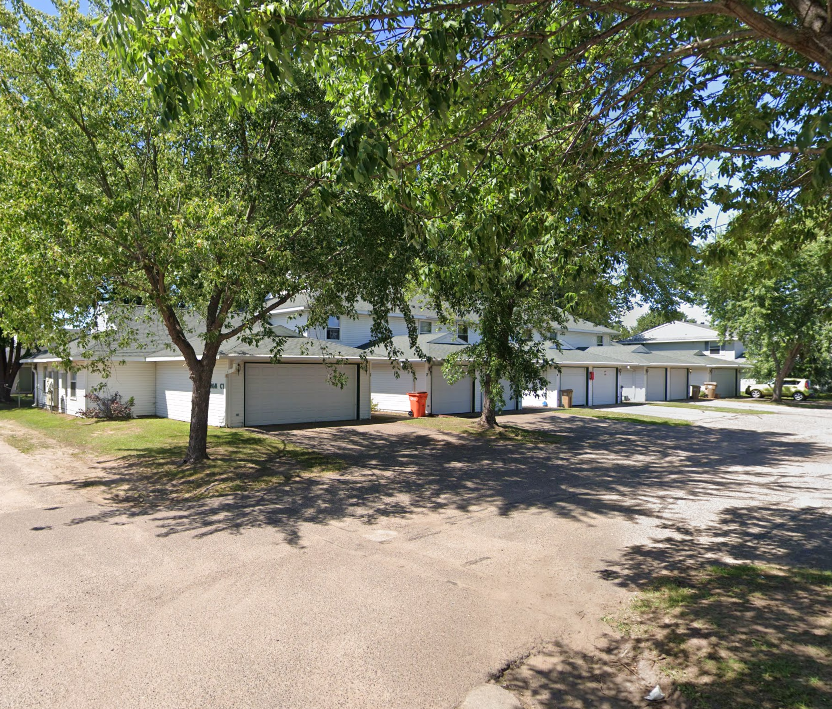 2410 Bostrom Ct in Eau Claire, WI - Building Photo