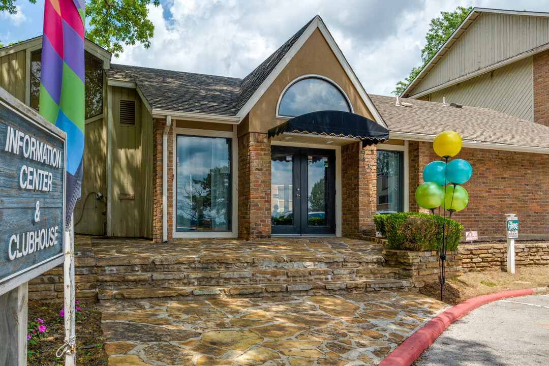 Lincoln Glens Apartments in Tulsa, OK - Building Photo