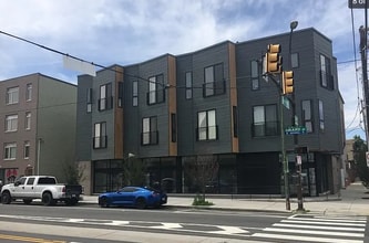 627 E. Girard Ave. in Philadelphia, PA - Foto de edificio - Building Photo