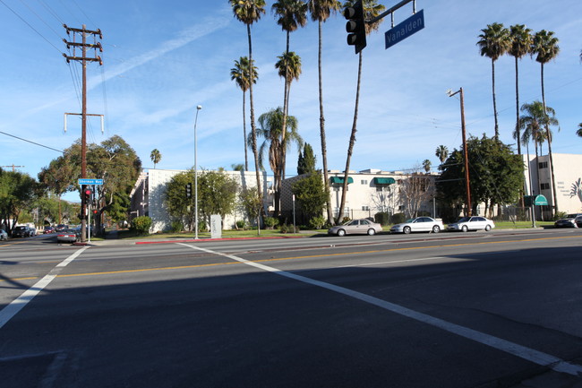 Reseda Homestyle Apartments in Reseda, CA - Building Photo - Building Photo