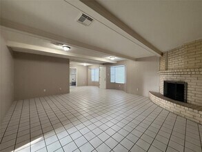 7507 Lacy Hill Dr in Houston, TX - Building Photo - Building Photo