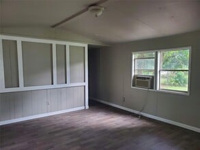 12175 Hilltop Dr in Willis, TX - Building Photo - Building Photo