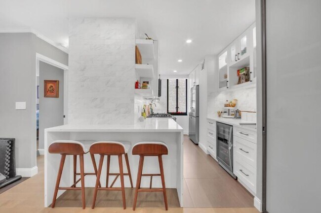 407 Park Ave S in New York, NY - Building Photo - Building Photo