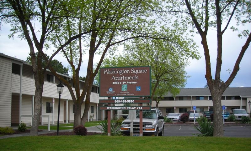 Washington Square Apartments in Othello, WA - Foto de edificio