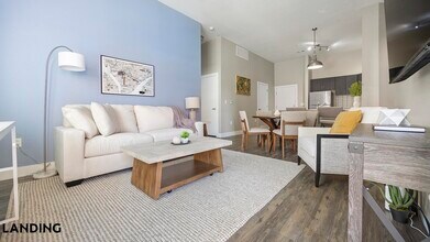 1000 S Broadway in Denver, CO - Foto de edificio - Building Photo