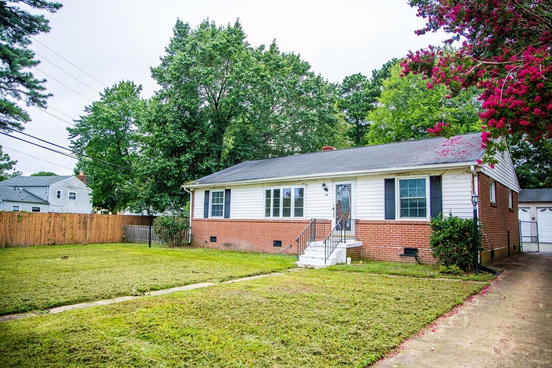 706 Erich Rd in Richmond, VA - Building Photo