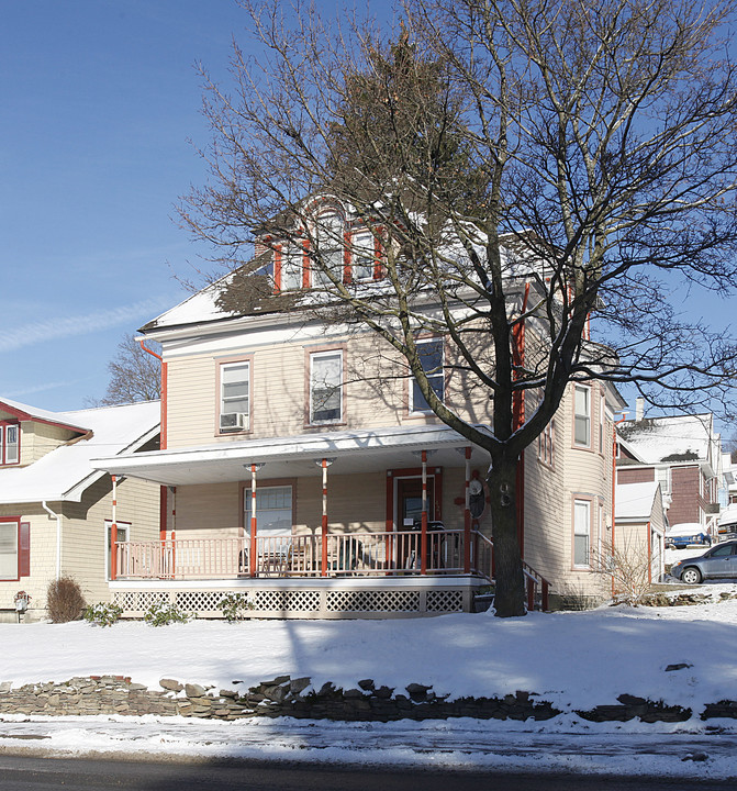 421 Main St in Oneonta, NY - Foto de edificio