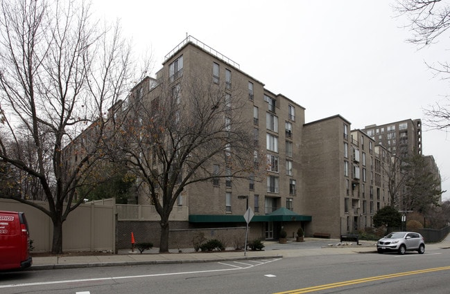 77 Pond Ave