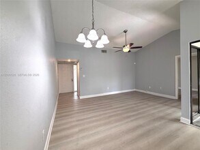 802 Constitution Dr in Homestead, FL - Building Photo - Building Photo