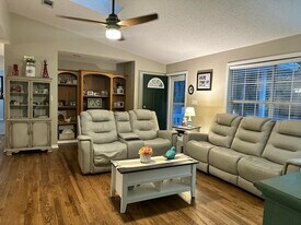 292 Grandview Ave in Valparaiso, FL - Building Photo