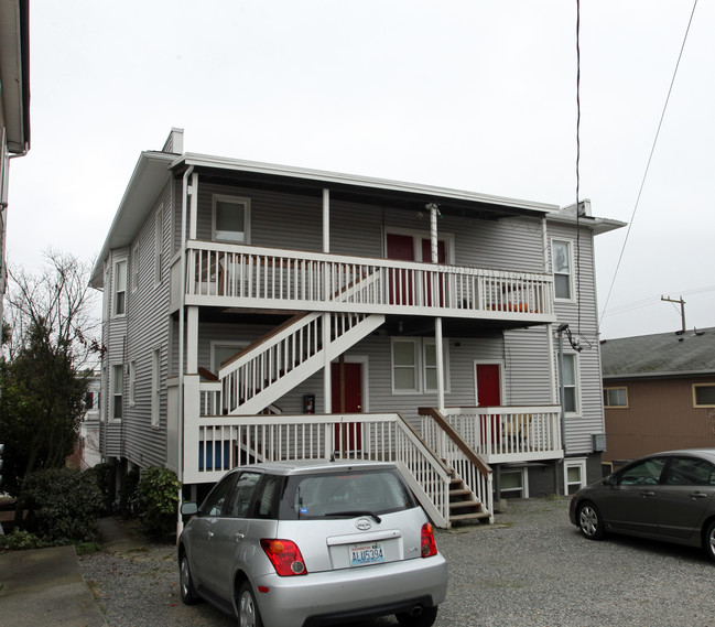 Victoria Apartments in Seattle, WA - Building Photo - Building Photo