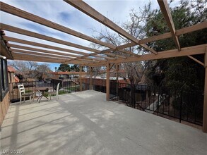 241 Misty Isle Ln in Las Vegas, NV - Building Photo - Building Photo