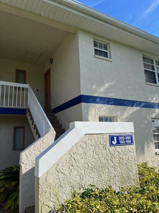 1518 SE Royal Green Cir-Unit -204 in Port St. Lucie, FL - Building Photo