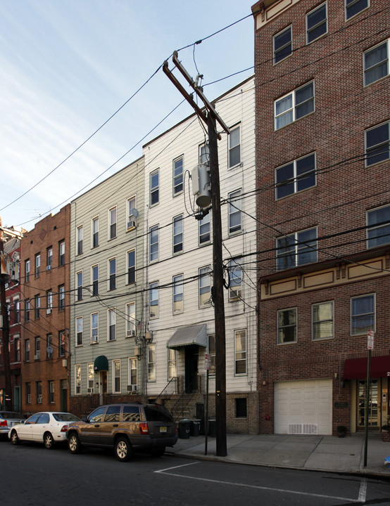 227 Clinton St in Hoboken, NJ - Building Photo