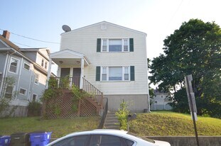 28 Riverside Dr in Fairfield, CT - Building Photo